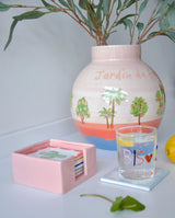 Vaso decorativo And Nook Jardin de Fruits rosa sabbia con illustrazioni di alberi da frutto, limoni, arance e palme, ideale per bouquet e arredamento.